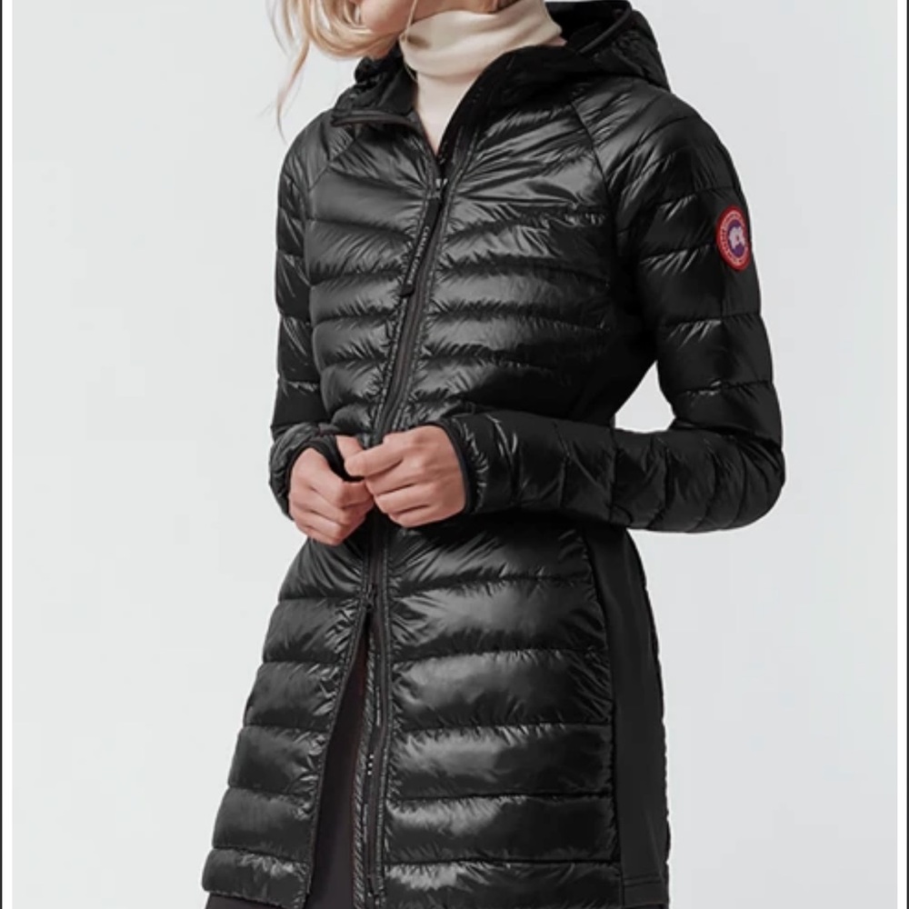 Canada Goose Women’s HyBridge Lite Tech Hooded Down Coat